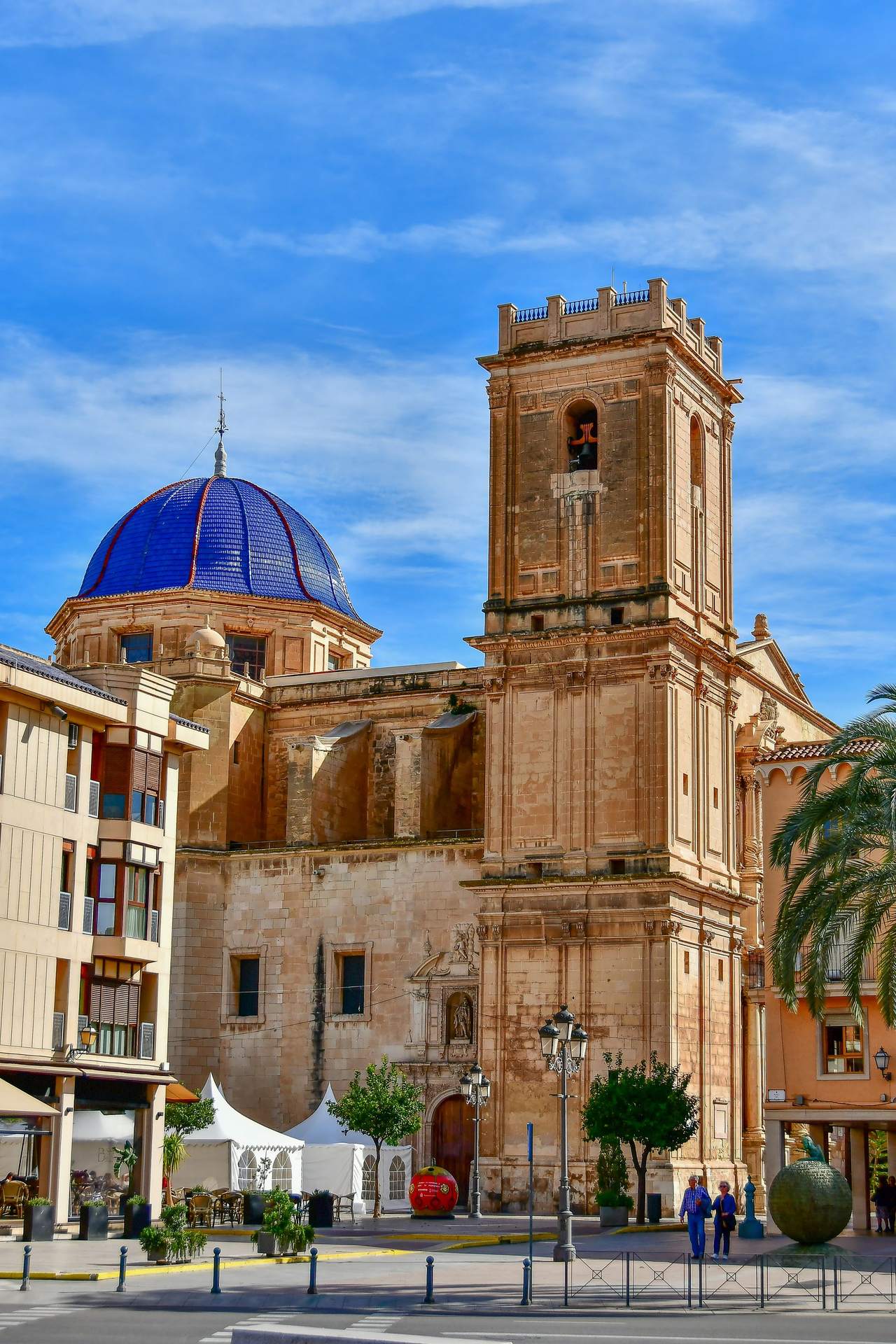 Basilica de Santa Maria en el centro historico de Elche